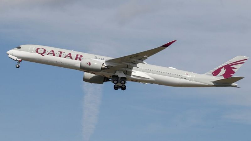 أول طائرة قطرية تحطّ في مطار المنامة منذ مقاطعة الدوحة