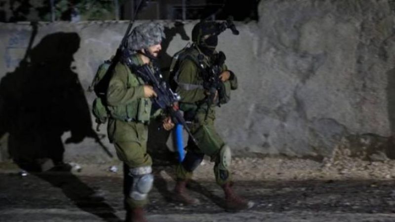 الاحتلال يعتقل 13 فلسطينيا بالضفة الغربية