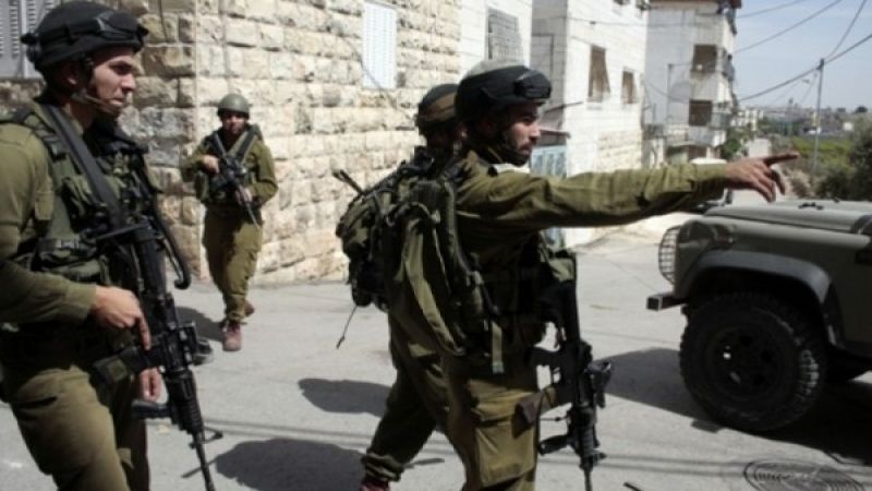 الاحتلال يعتقل 17 مواطنًا من الضفة الغربية