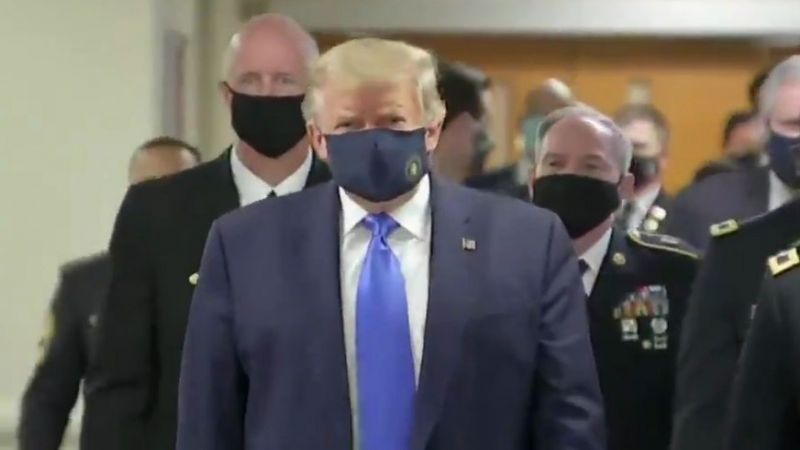 ترامب يظهر مرتديا الكمامة لأول مرة