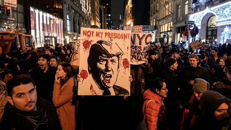 ترامب يصرّ على قمع المظاهرات بالعنف