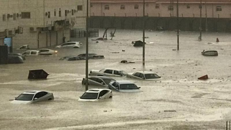 السعودية: الأمطار تغرق شوارع الطائف