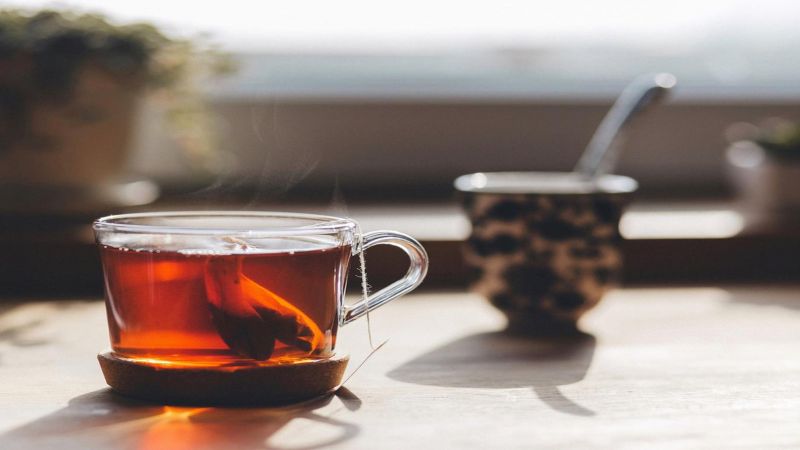الشاي الساخن قد يكون الخيار الأفضل في الجو الحار