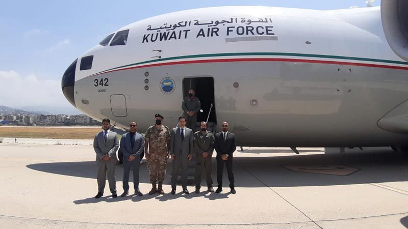 طائرة مساعدات كويتية في بيروت
