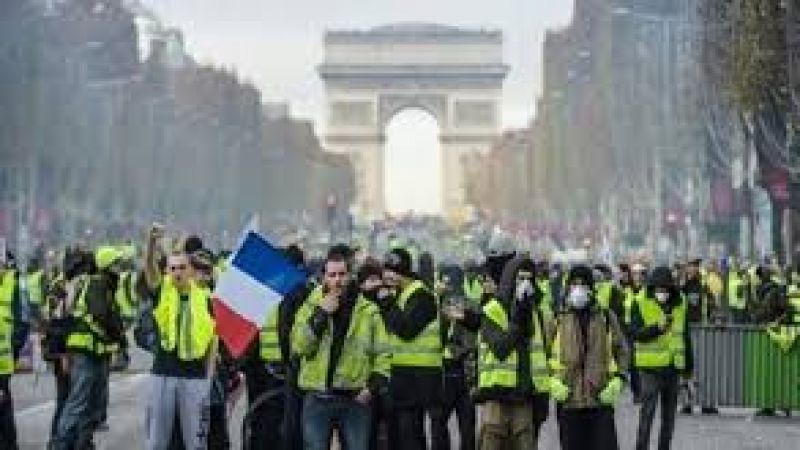فرنسا .. عودة تظاهرات "السترات الصفر" من جديد