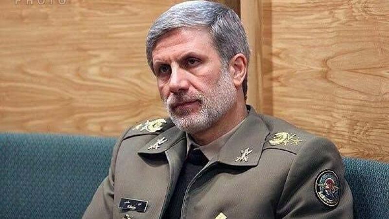 وزير الدفاع الإيراني يفتتح أكبر مجمع لإنتاج البطاريات الصناعية في البلاد