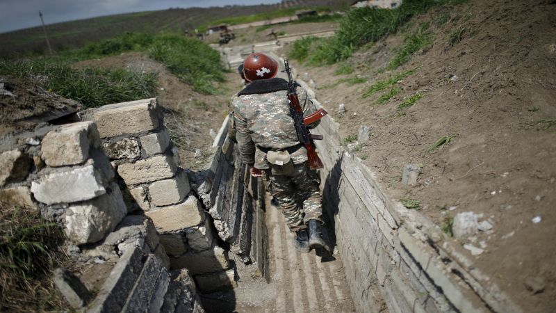  الدفاع الأرمينية:  قوات أذربيجان تشن هجوماً كبيراً عبر المحور الجنوبي لإقليم ناغورني كاراباخ