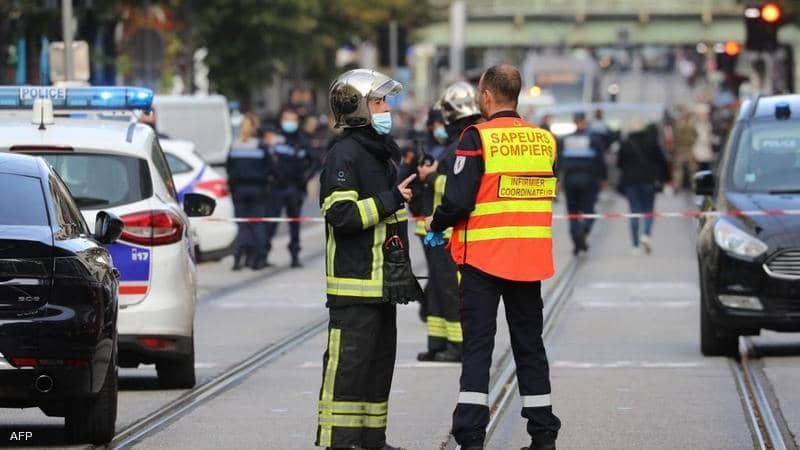 فرنسا: مقتل امرأة ذبحًا واثنين آخرين في حادث طعن واعتقال الجاني