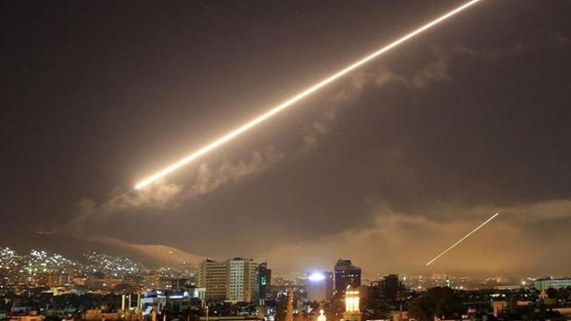 الدفاع الجوي السوري يتصدى لعدوان إسرائيلي ويسقط صواريخه