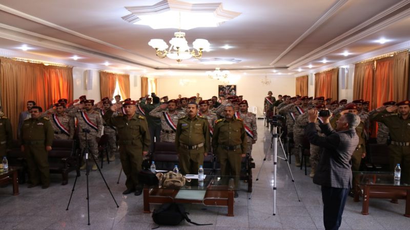بالصورة: دورة تخرج لقادة ألوية وكتائب في الجيش اليمني