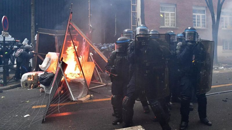 للسبت الثاني على التوالي .. أعمال عنف خلال تظاهرة في باريس ضد قانون 