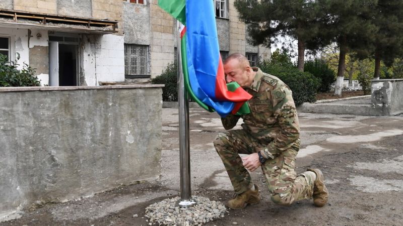 رئيس أذربيجان يزور لأول مرة مدينة شوشا الاستراتيجية في قره باخ