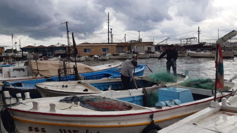 حركة خجولة في "ميرة" صيدا والنقيب طالب بمساعدة الصيادين