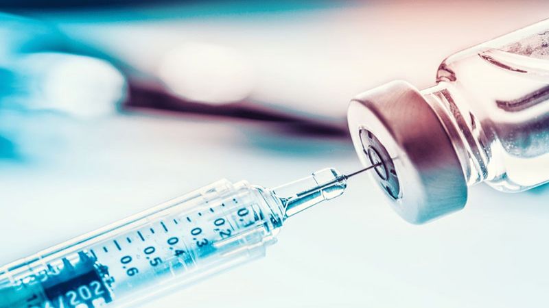 تعرّف على المخاطر والآثار الجانبية للقاحات كورونا المتداولة