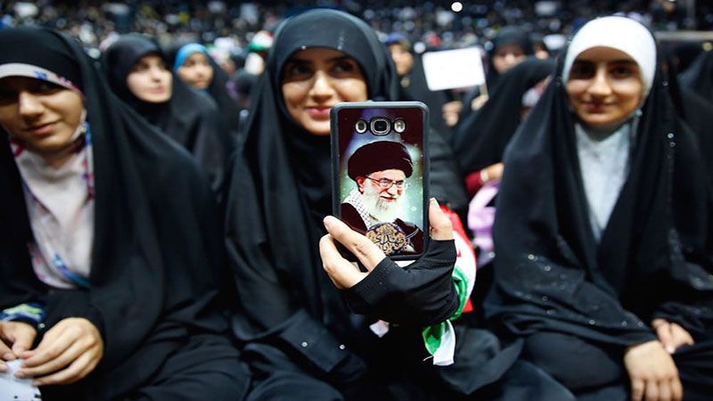 الثورة الاسلامية: نافذة المرأة على المجتمع