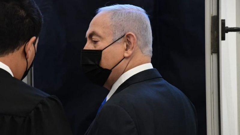 رئيس الوزراء الصهيوني أمام المحكمة في الجلسة الأولى من مقاضاته