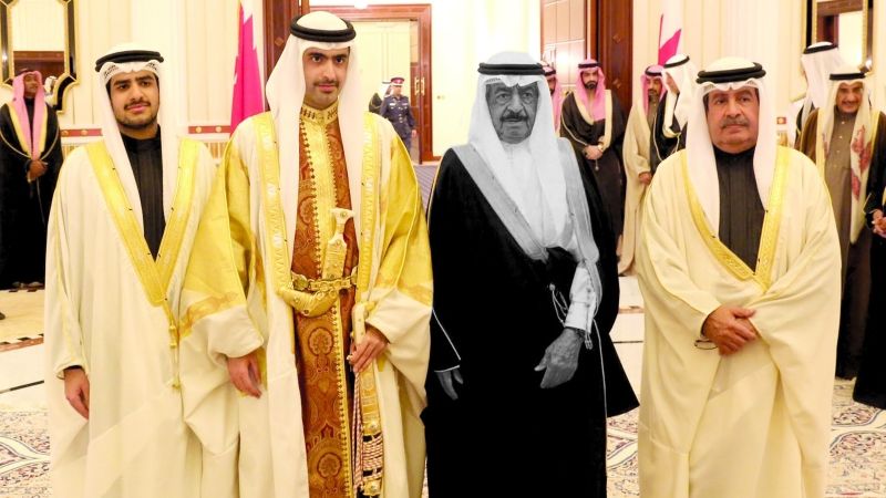 ملك البحرين يُطيح بعناصر عمِّه في مجلس الوزراء