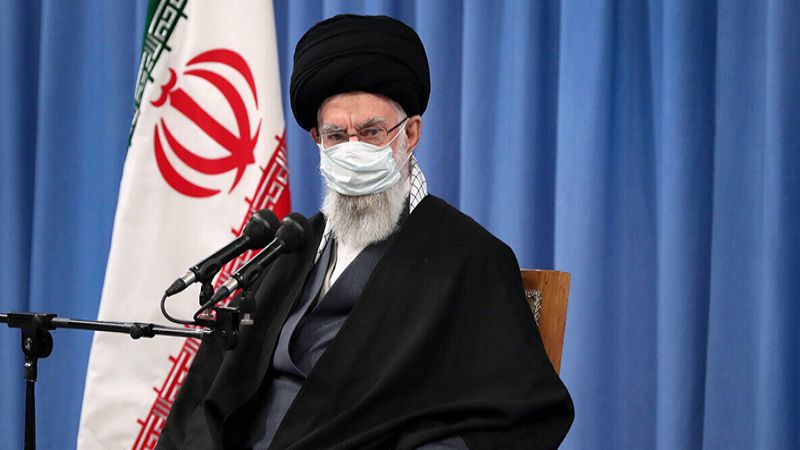  الإمام الخامنئي: قوة الإيمان مهّدت الطريق لنضالات المرأة الإيرانية