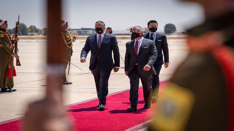 الكاظمي خلال اتصالٍ هاتفيٍ بالملك الأردني: موقف العراق ثابتٌ بدعم أمن الأردن واستقراره