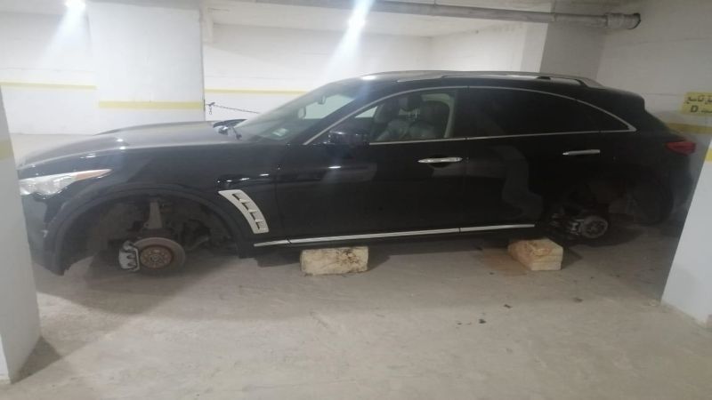 سرقة إطارات سيارة في منطقة ابي سمراء في طرابلس