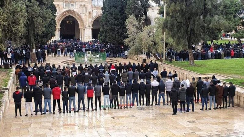 الاحتلال يشدّد اجراءاته في محيط القدس منعًا لدخول مئات الفلسطينيين لتأدية صلاة الجمعة