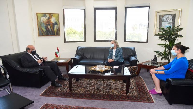 لبنان: الوزير وهبه عرض مع سفيرة كندا العلاقات الثنائية