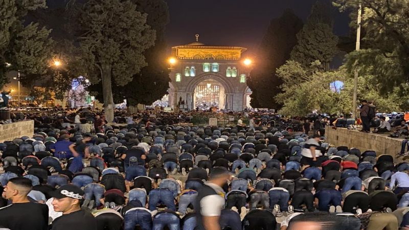 فلسطين: أكثر من 90 ألف مصلٍّ يحيون ليلة القدر بالمسجد الأقصى رغم إجراءات العدو