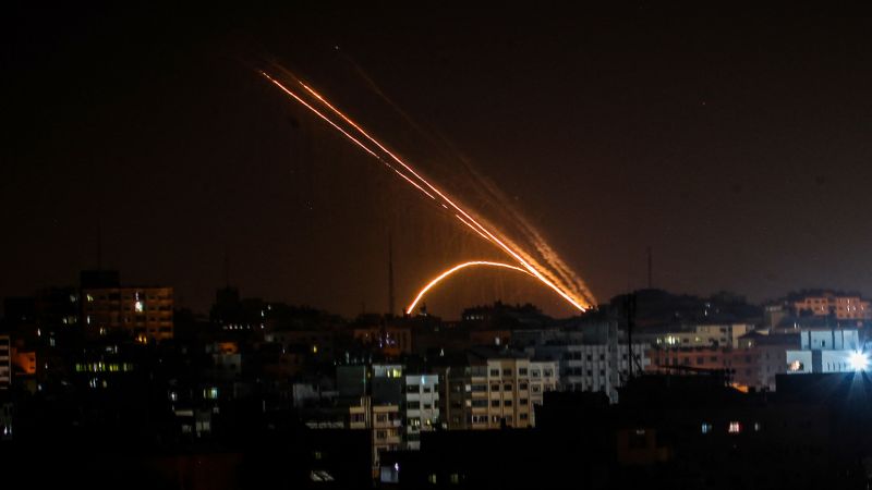 اعلام العدو: 200 قذيفة صاروخية في الساعة الأخيرة من غزة