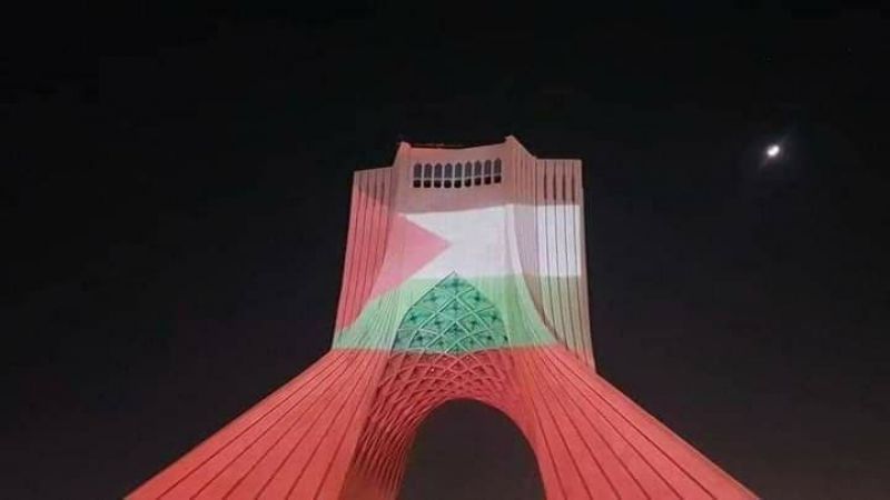 إضاءة علم فلسطين على برج آزادي في طهران