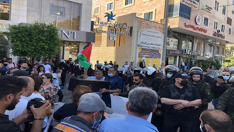 فلسطين المحتلة: مسيرة احتجاجية برام الله رفضًا لزيارة وزير الخارجية الأمريكي