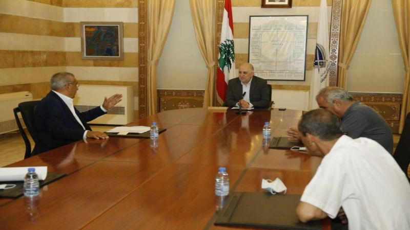 لبنان: فهمي عرض مع وفد مالكي الشاحنات المبردة تداعيات توقف التصدير  
