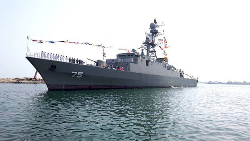 "دنا" و"شاهين" تنضمّان لأسطول القوة البحرية الإيرانية