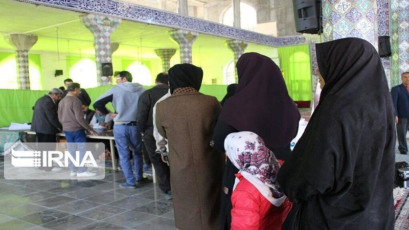 تواصل الاقبال الكثيف في الانتخابات الايرانية