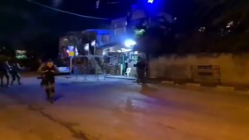 بالفيديو: اندلاع مواجهات بين الشبان الفلسطينيين وقوات الاحتلال في حي الشيخ جراح بالقدس