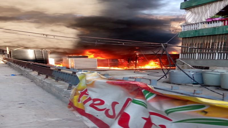لبنان| الدفاع المدني واطفائية صيدا سيطرا على الحريق الذي شب بعدة مولدات كهربائية