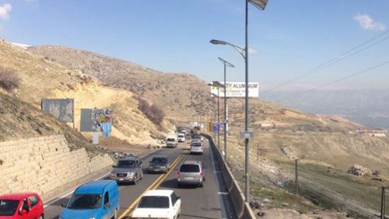 لبنان| التحكم المروري: قطع طريق ضهر البيدر بالاتجاهين بسبب تعطل شاحنة 
