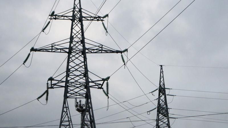 لبنان: شركة الكهرباء تعيد التيار إلى الضنية بعد إصلاح الأعطال