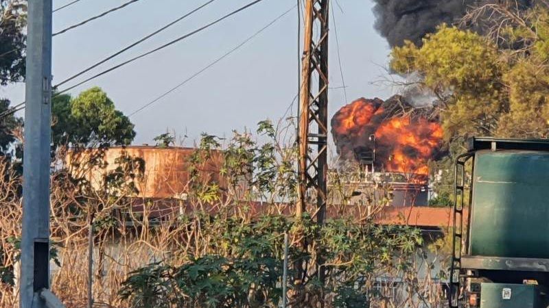لبنان| وزير الداخلية تابع حريق منشآت النفط في الزهراني