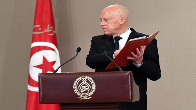 سعيد يعلن سحب جواز السفر الدبلوماسي من الذين طالبوا الغرب بالتدخل في تونس