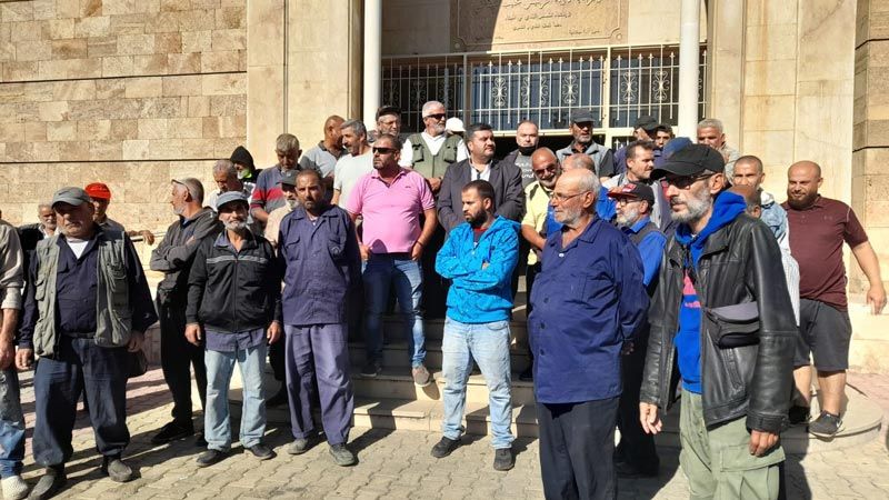 لبنان: اعتصام لعمال بلدية الميناء احتجاجا على تردي الأوضاع المعيشية