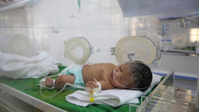 مأساة أطفال اليمن: تشوّهات المواليد سببها الأسلحة السعودية المحرَّمة