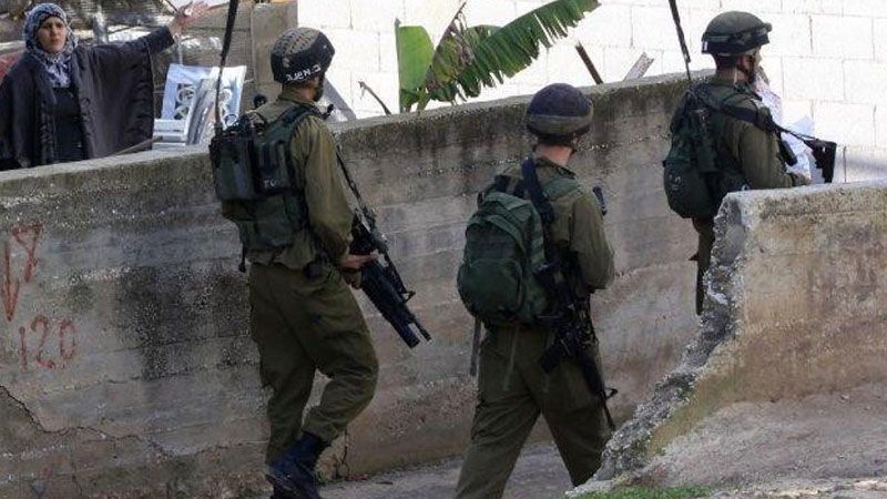 قوات العدو تقتحم منزل محافظ القدس وتعتدي على أفراد أسرته