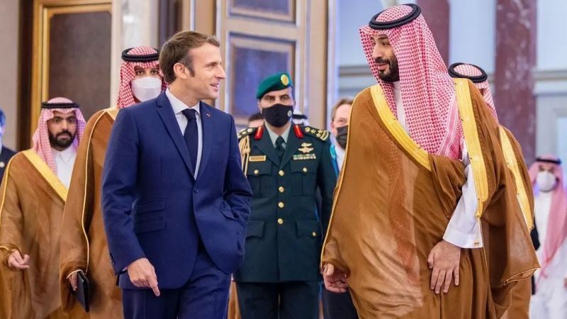 ماكرون في السعودية: لبنان على جدول الأعمال