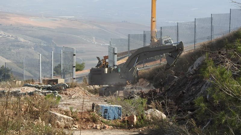 لبنان: جرافة عسكرية إسرائيلية تتجاوز السياج التقني في الحرج الجنوبي للعديسة وتقتلع أشجارًا معمرة 