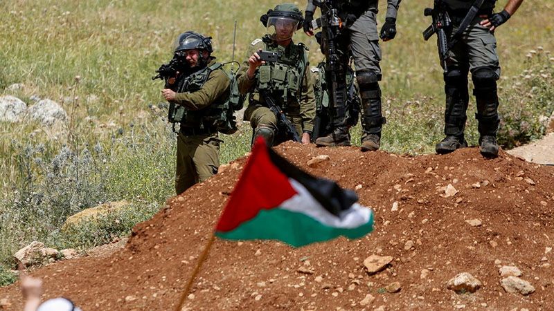 الإرهاب الاسرائيلي لا يتوقّف: كل متظاهر فلسطيني في الضفة سيُعدم!