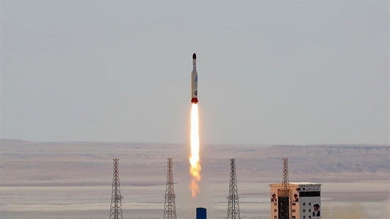 إيران تنجح في إطلاق قمر صناعي الى الفضاء لأغراض بحثية