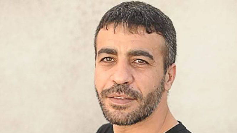 الأسير الفلسطيني ناصر أبو حميد يُصارع الحياة
