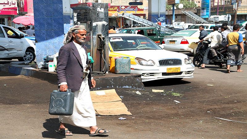أزمة وقود تخنق اليمنيين