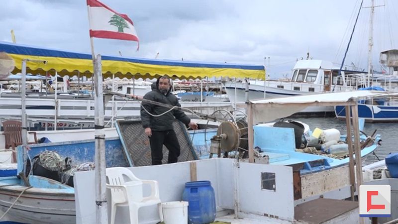 صيادو الأسماك في طرابلس يتحدُّون العاصفة "هبة"