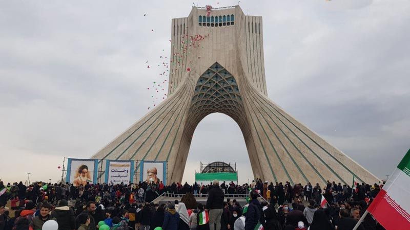 ملايين الإيرانيين يحيون اليوم الذكرى الـ43 لانتصار الثورة الاسلامية